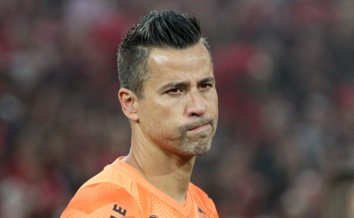 Fluminense reajusta salário de Fábio para evitar perdê-lo na temporada