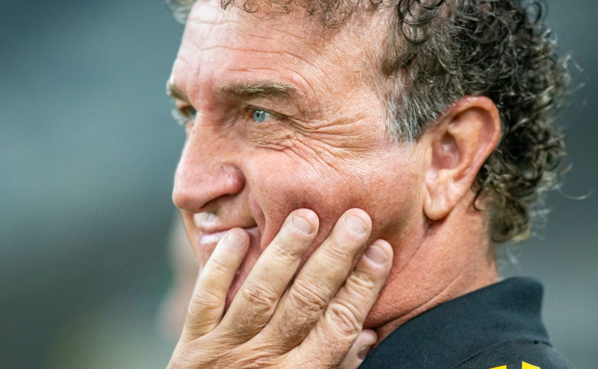 Cuca projeta Cruzeiro x Atlético-MG pelo estadual alfinetada chama atenção: “Pé na forma”