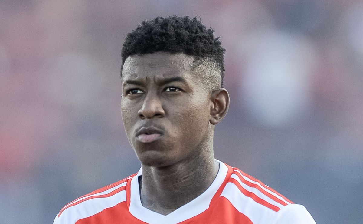 Jogo duro do Internacional esfria interesse do Flamengo em Vitão