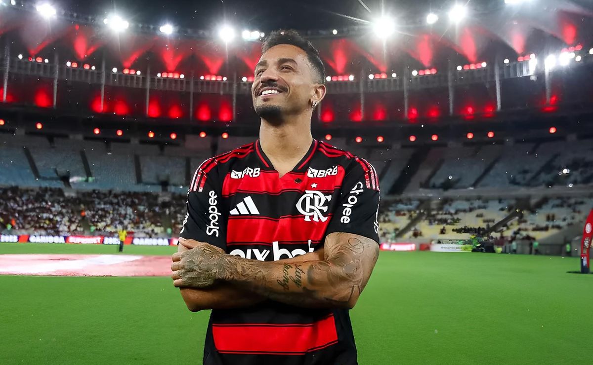Danilo mal chega ao Flamengo e está impressionado com elenco de Filipe Luís e força da Nação