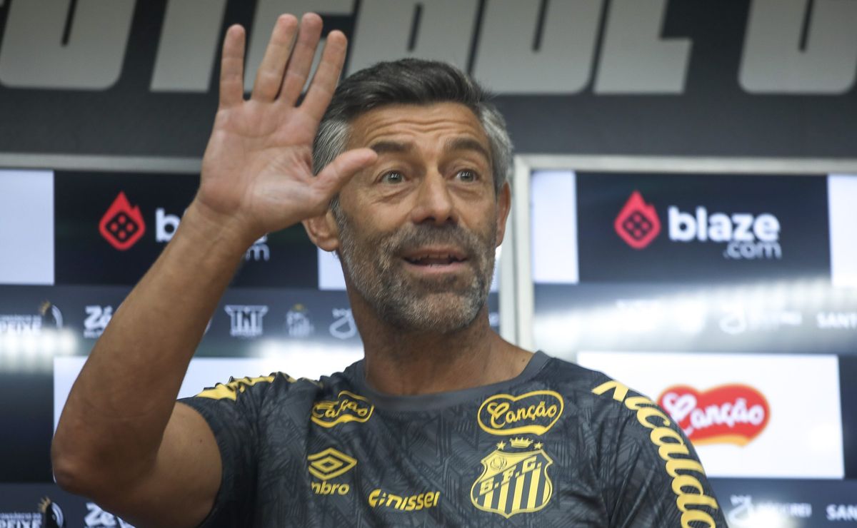 Pedro Caixinha ajuda e Santos aceita pagar R$ 75 milhões ao Benfica-POR por Benjamín Rollheiser