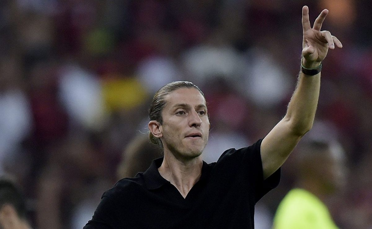 Filipe Luís recebe elogios de clube europeu e torcida Flamenguista fica preocupada