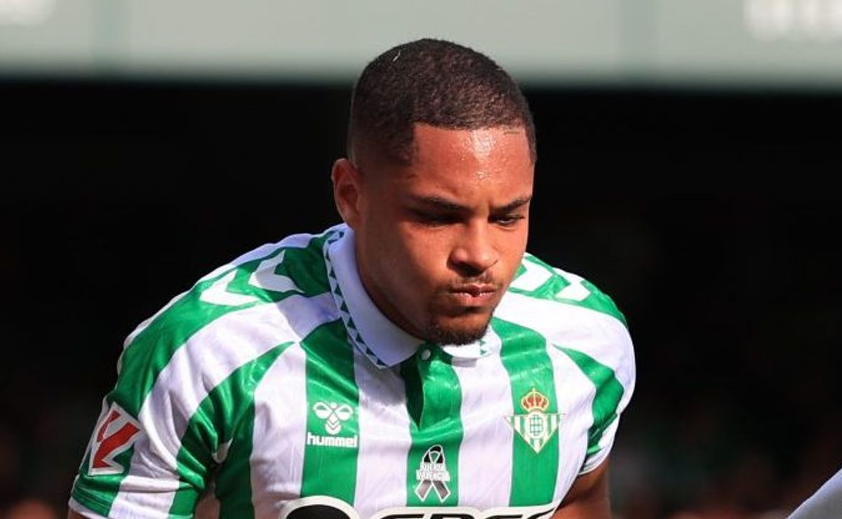 Presidente do Real Bétis faz revelação sobre futuro de Vitor Roque, alvo do Palmeiras: “É cedo”