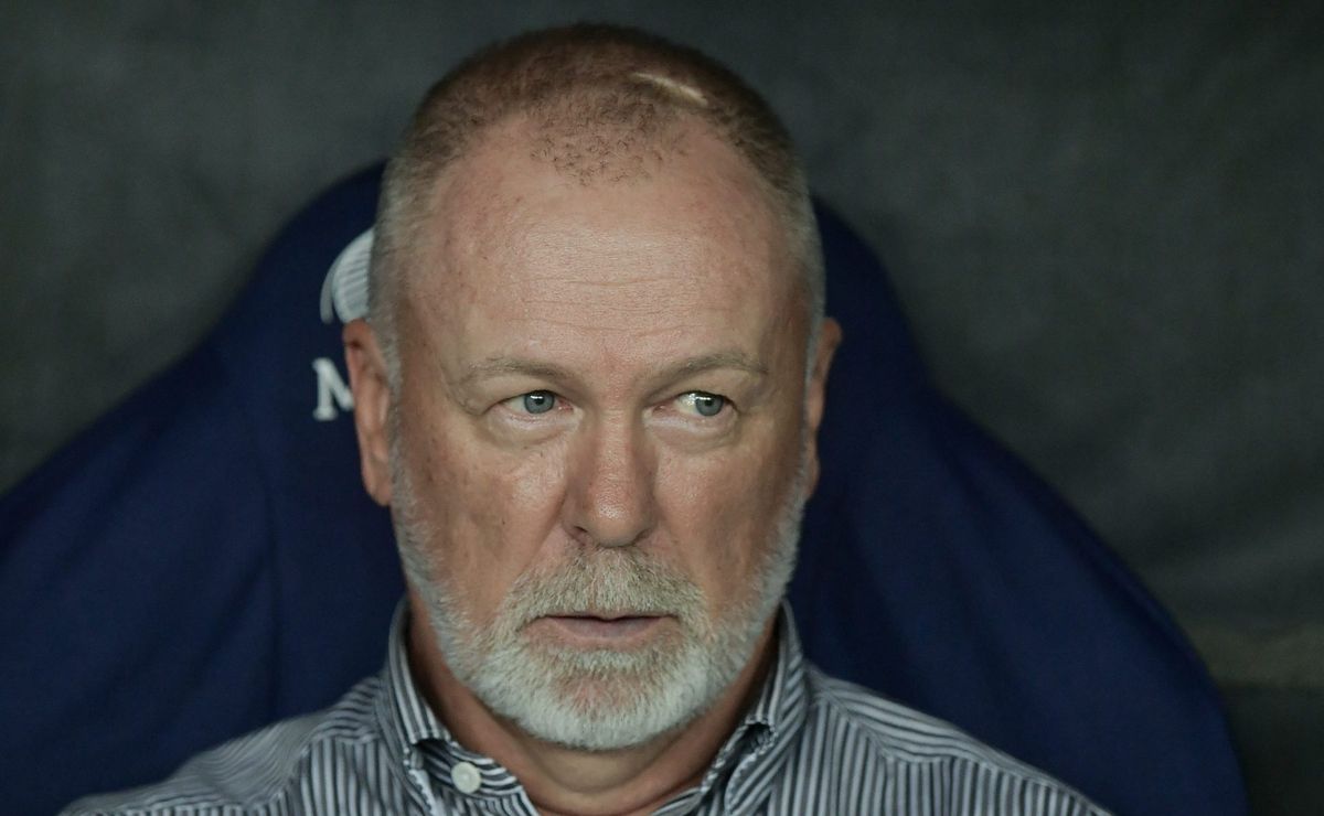 Mano Menezes reclama ao vivo na coletiva e projeta FlaxFlu contra Filipe Luís: “É a realidade”