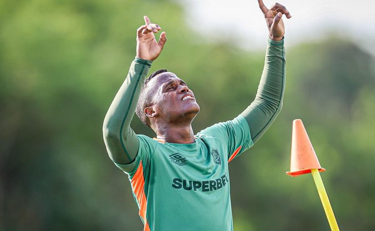 Mano Menezes muda Arias de posição no Fluminense e aprova atuação do colombiano: “Fez um grande jogo”