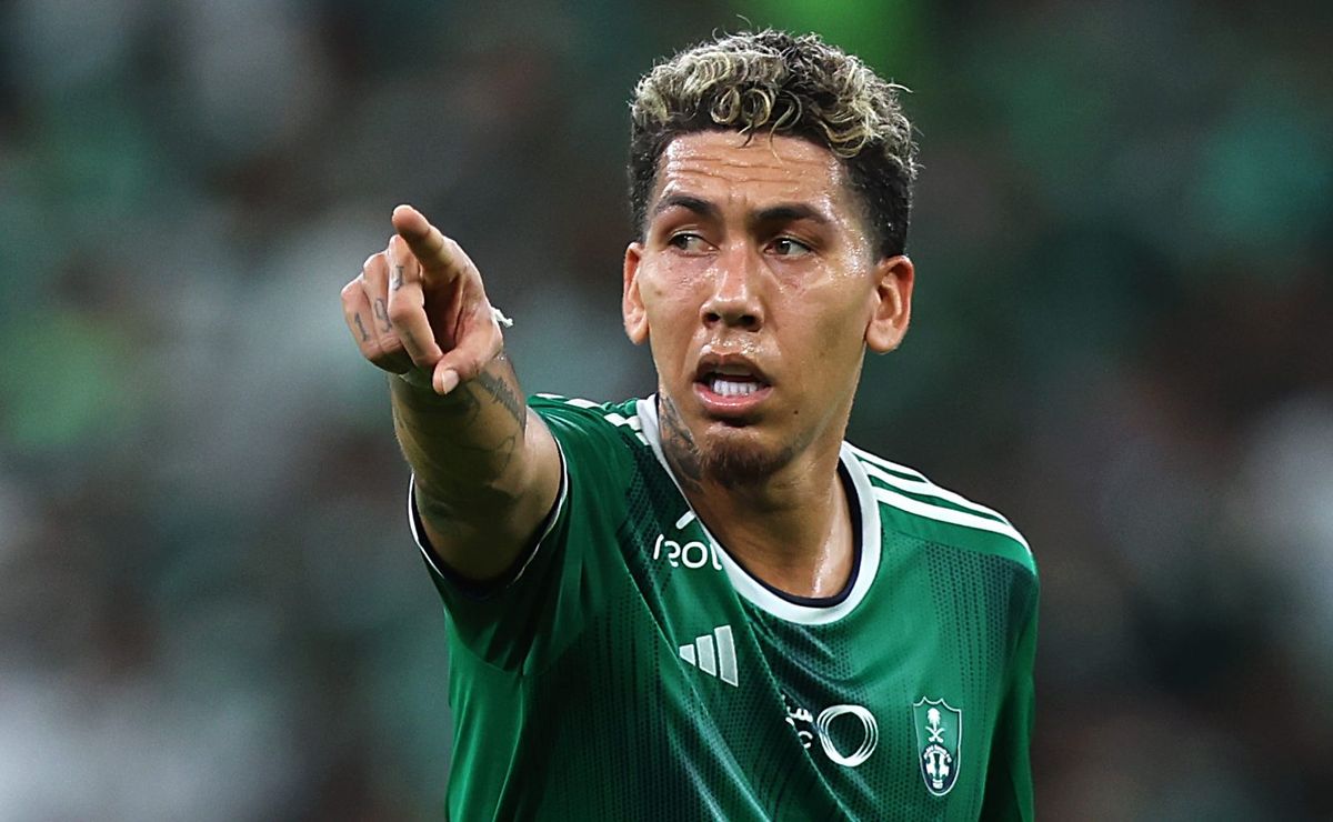 Roberto Firmino escolhe ficar no Al-Ahli após contato de Flamengo, Palmeiras, Corinthians e Atlético-MG