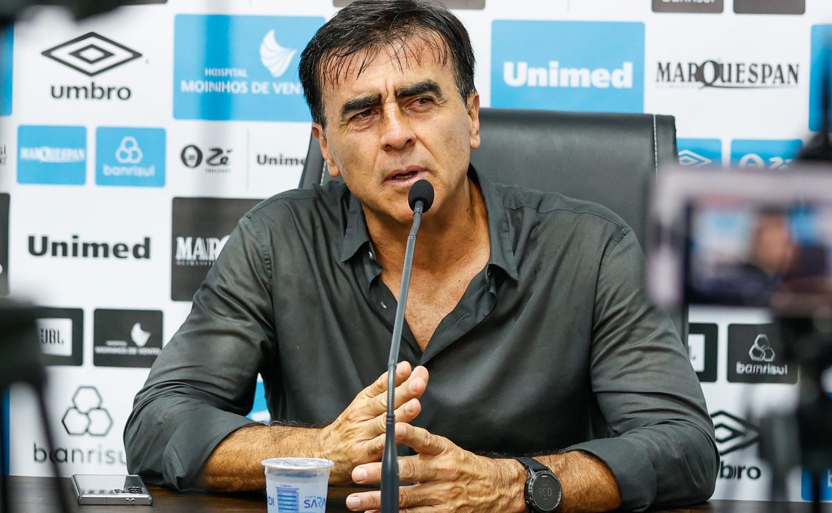 Quinteros fala sobre Francis Amuzu no Grêmio: “Tem bom drible”