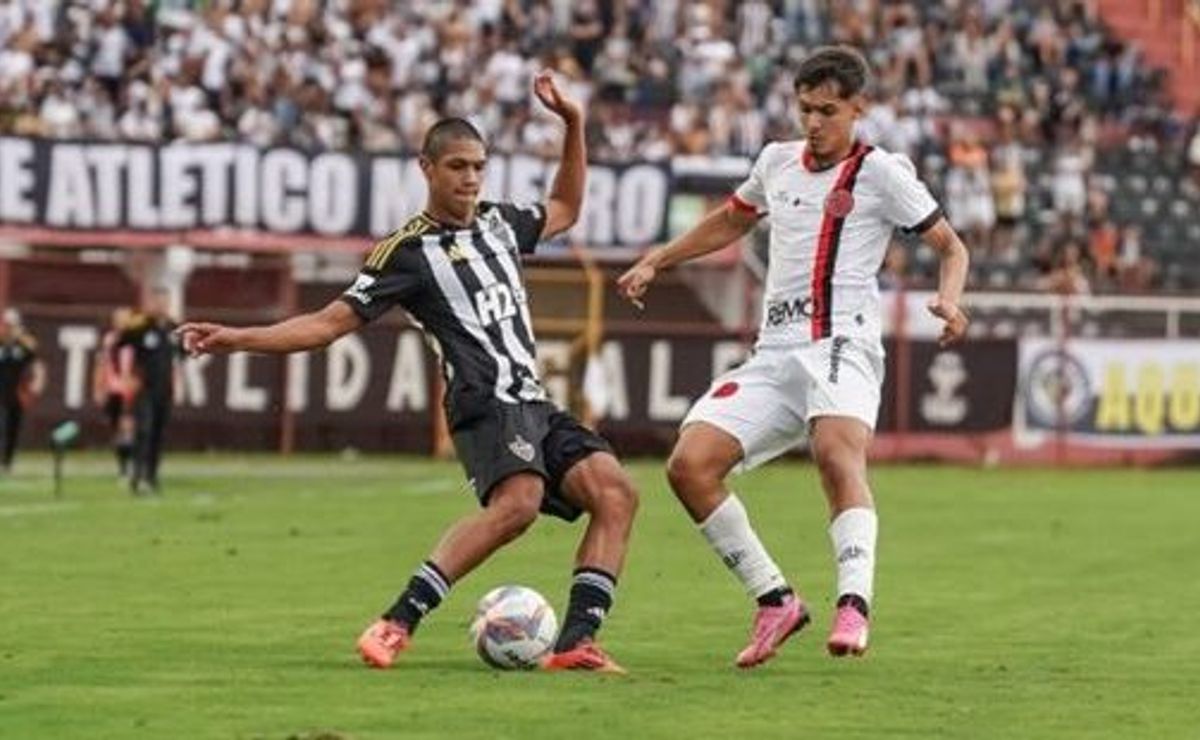 Cria do Atlético-MG comemora estreia no time profissional e revela: “Me sinto privilegiado”