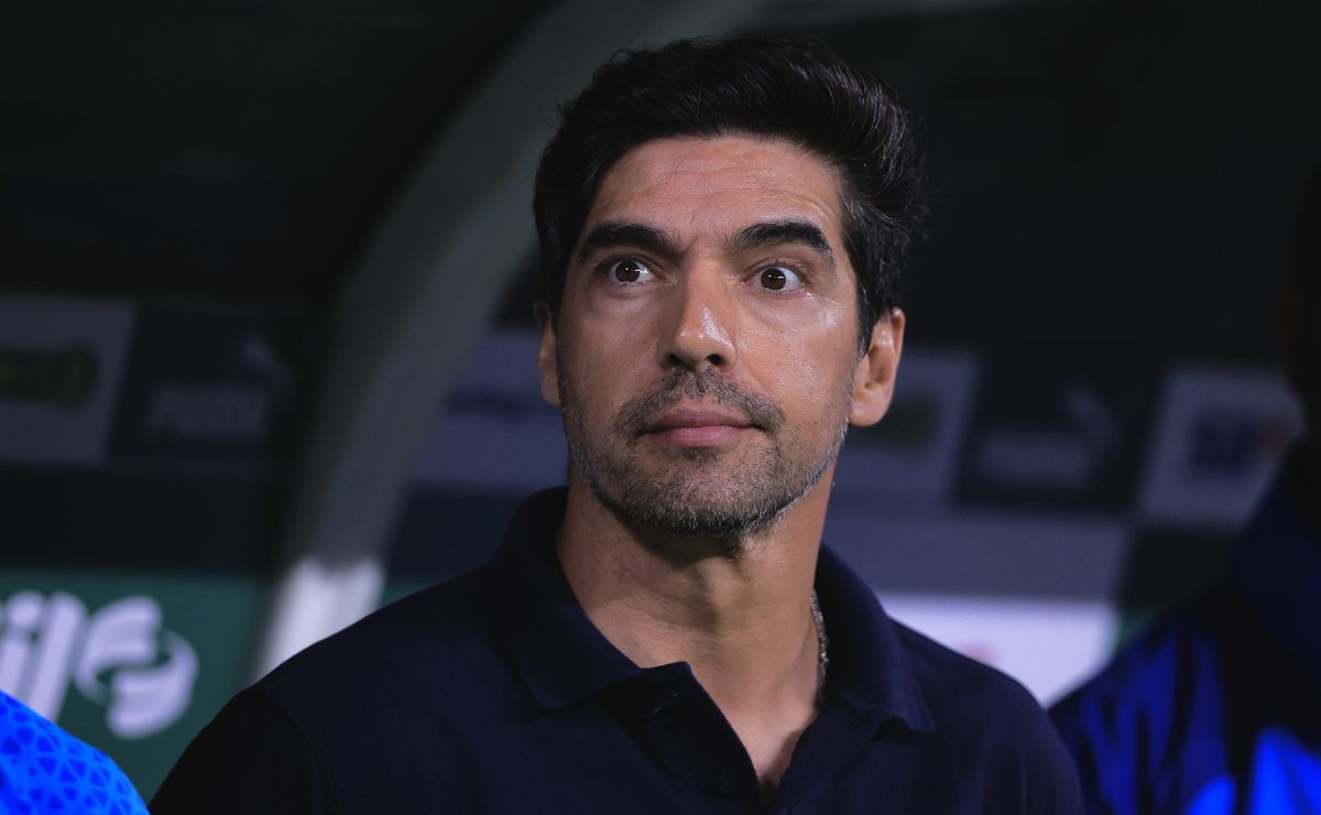 Abel Ferreira aponta que Corinthians foi beneficiado pela arbitragem e o Palmeiras teve falta de sorte