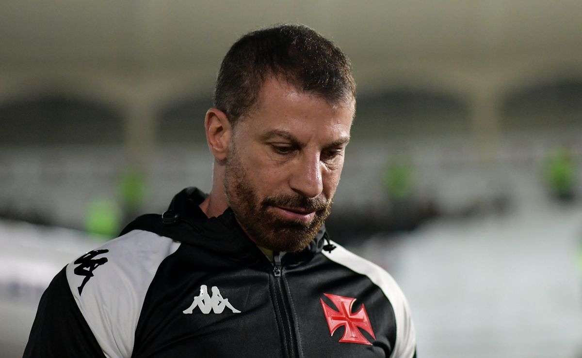 Pedrinho fala sobre questão financeira e preocupa torcida do Vasco