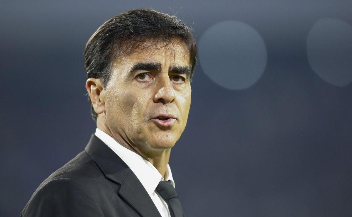 Cristian Oliveira não assinou com o Grêmio de Quinteros por conta do limite de estrangeiros