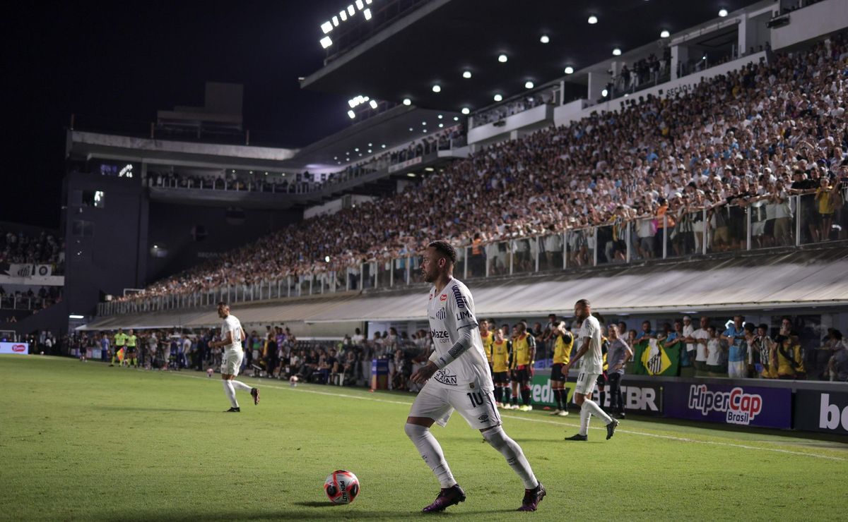 Santos tem maior público do ano e lucra R$ 363 mil em reestreia de Neymar