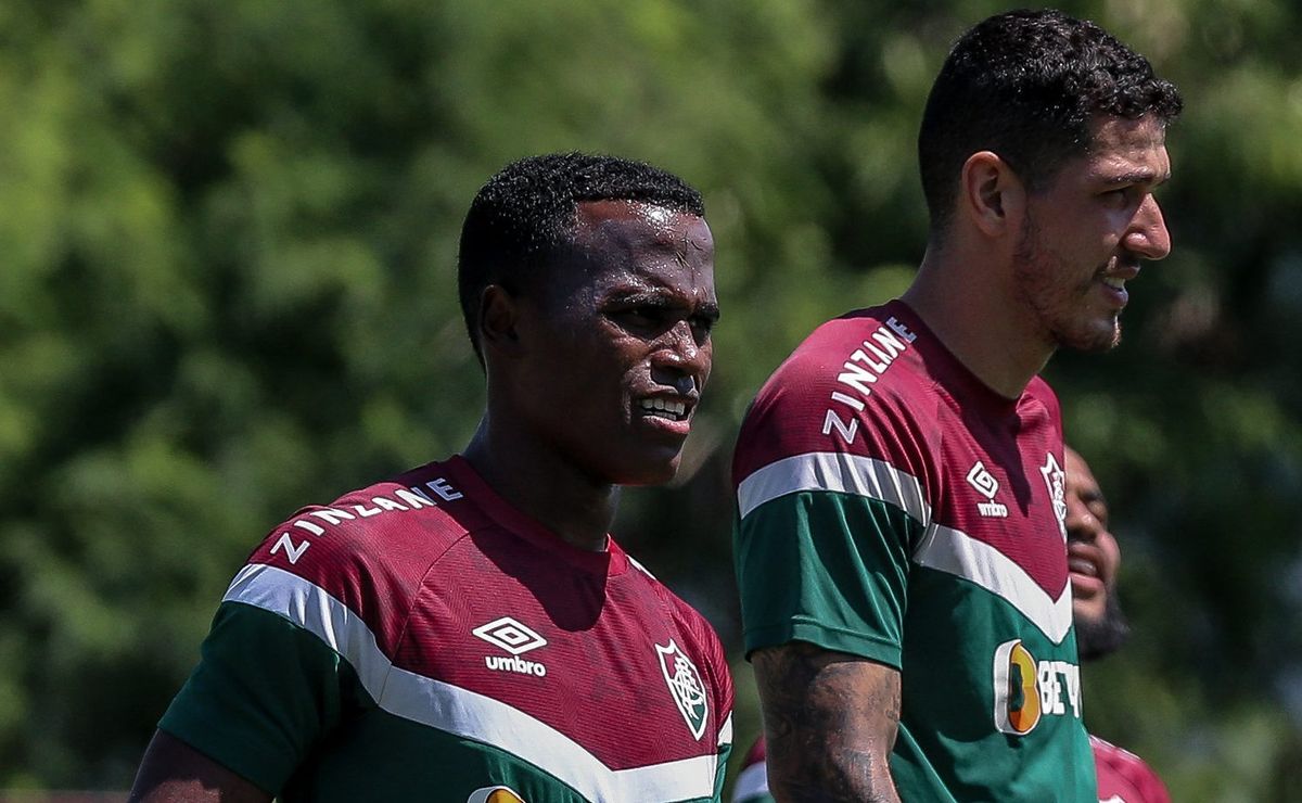Santos abre conversas com empresário e sonha com contratação de Nino, ex-Fluminense