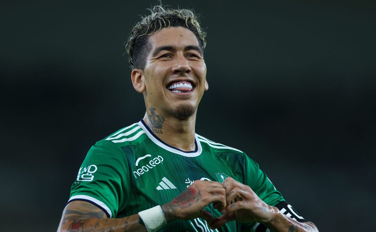 Torcida do Palmeiras pede contratação de Firmino e notícia chega ao departamento de futebol