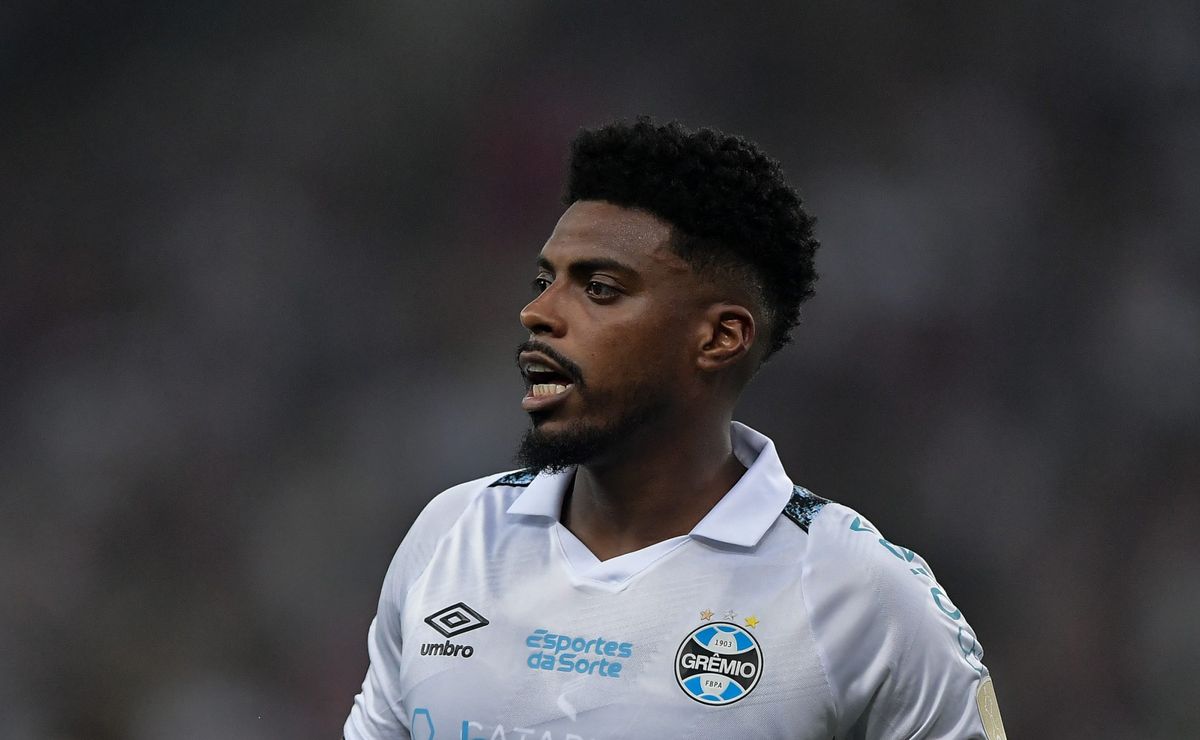 Jemerson dá declaração honesta sobre esquema tático de Quinteros ”Vem sendo bem feito”