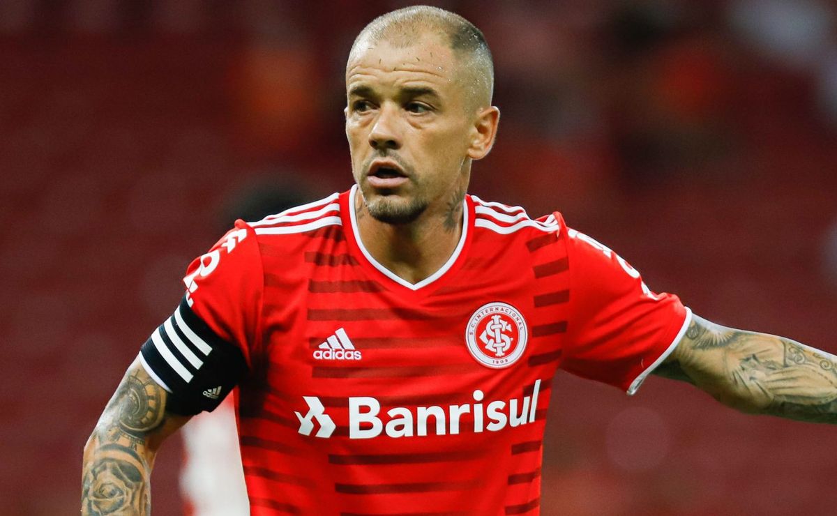 Mesmo fora de campo, D’Alessandro incendeia bastidores do Internacional antes do Gre-Nal
