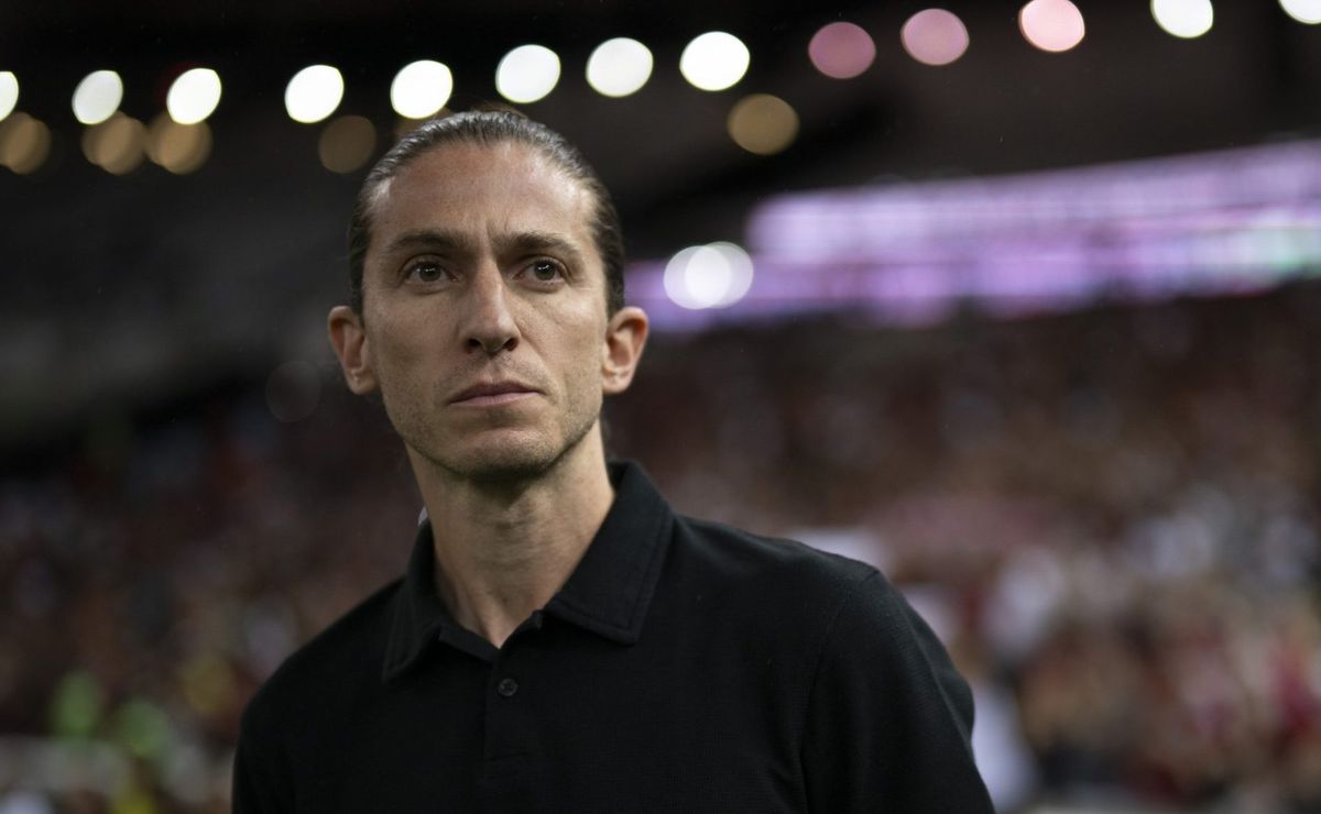 Torcida do Flamengo não concorda com Filipe Luís durante o Fla-Flu