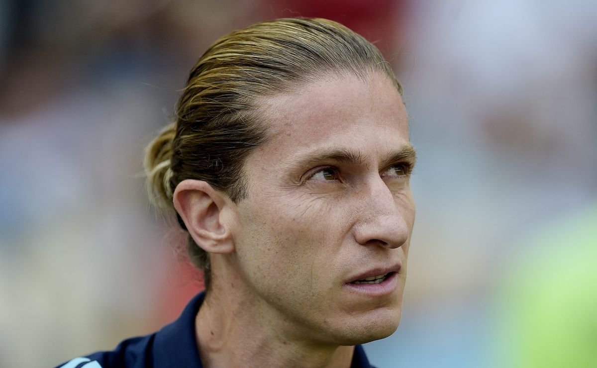 Filipe Luís justifica ausência de Arrascaeta e De La Cruz no Flamengo: “Cuidado especial”