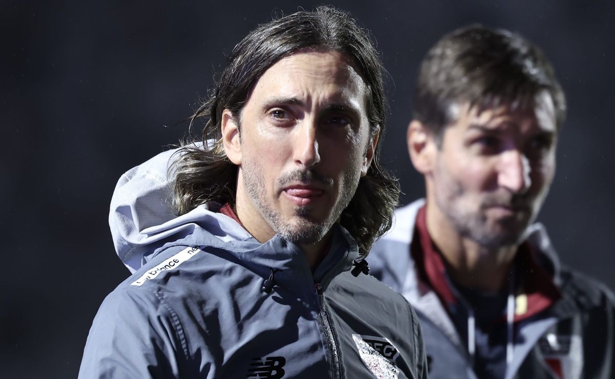 Zubeldía detona atuação do São Paulo e explica ausência de Ryan Francisco: “Confio no que coloco em campo”