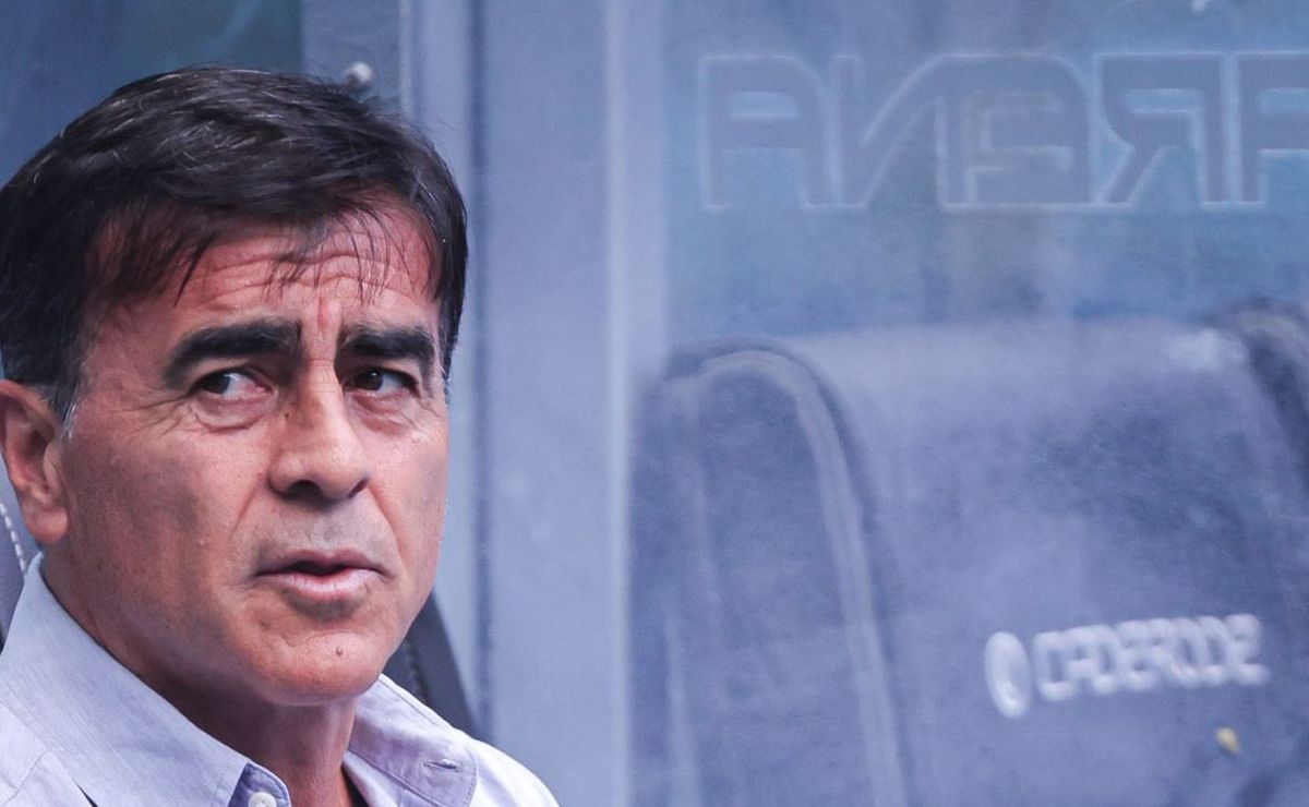 Quinteros assume dificuldade contra o Internacional, mas exalta time do Grêmio