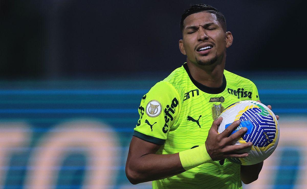 Torcida do Palmeiras afirma que cancelará plano de sócio caso Rony entre em campo