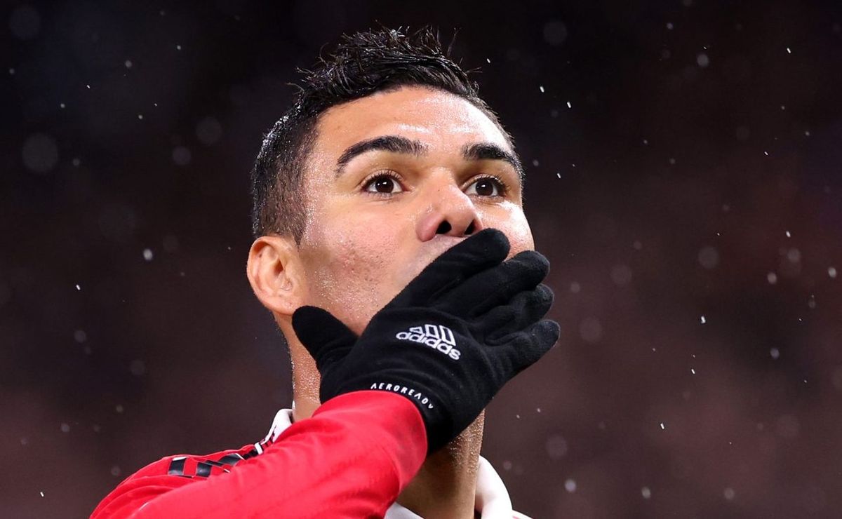 United aceita ajudar nos salários para colocar Casemiro no São Paulo e negociação tem desfecho