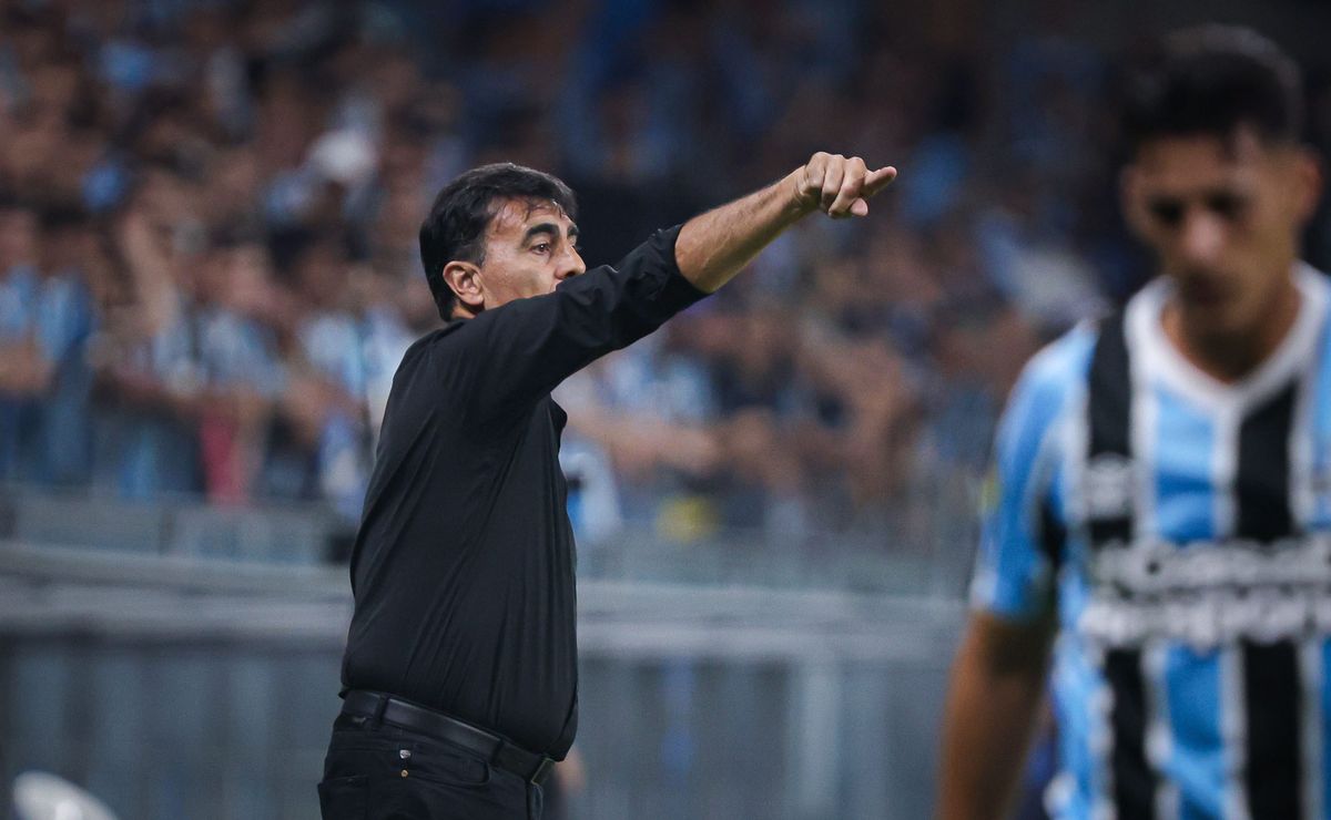 Gustavo Quinteros foca em treinamento de finalizações após empate no Gre-Nal