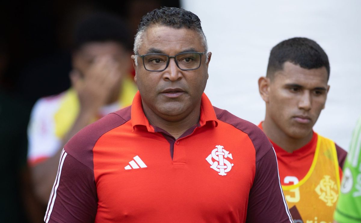 Roger Machado elogia Victor Gabriel após bom desempenho no Gre-Nal 444
