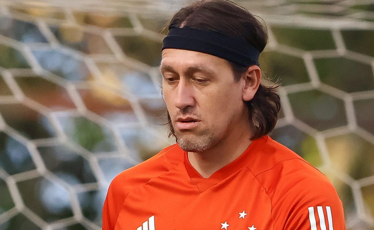 Cássio falha em derrota do Cruzeiro e torcida não perdoa “Esse é frangueiro…”