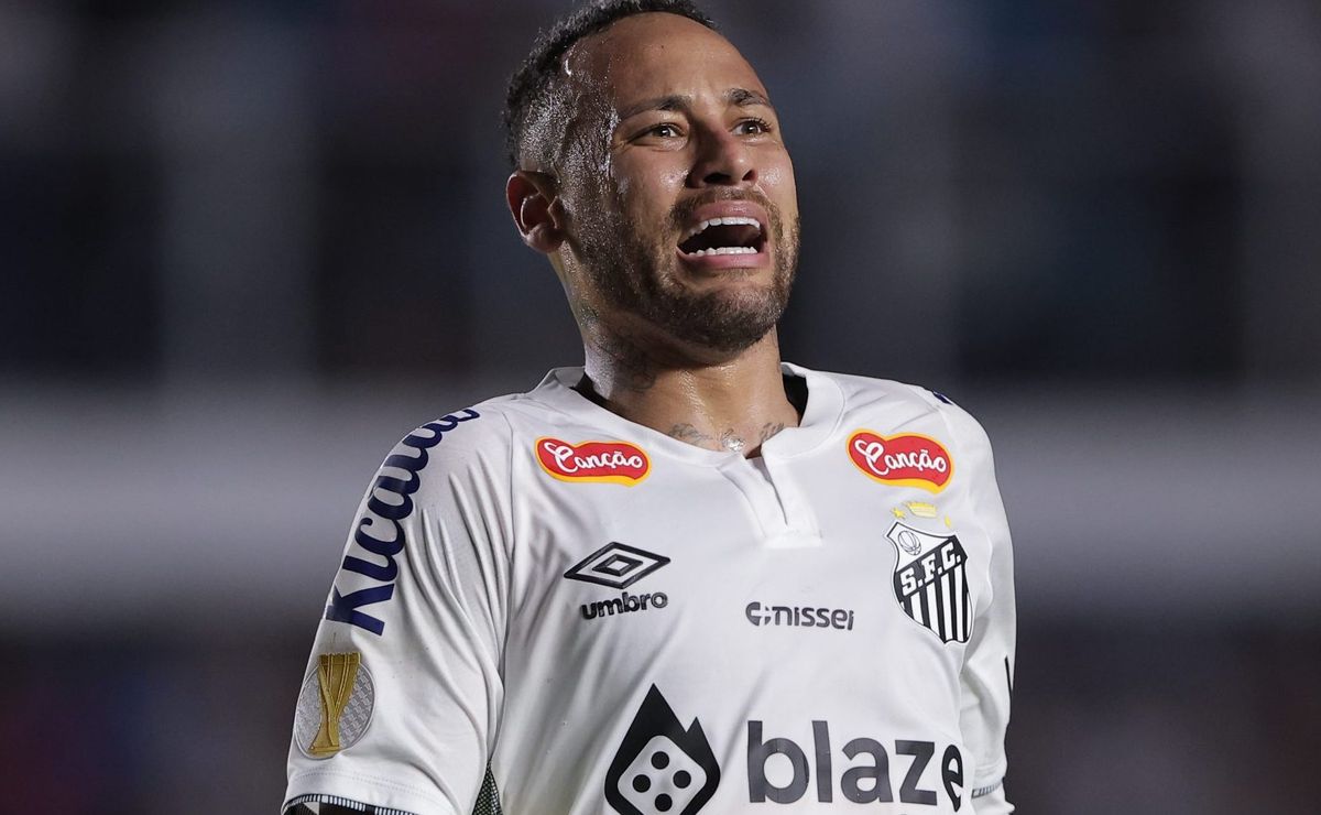 Mesmo apagado na volta como titular, Neymar é poupado pela torcida nas redes sociais