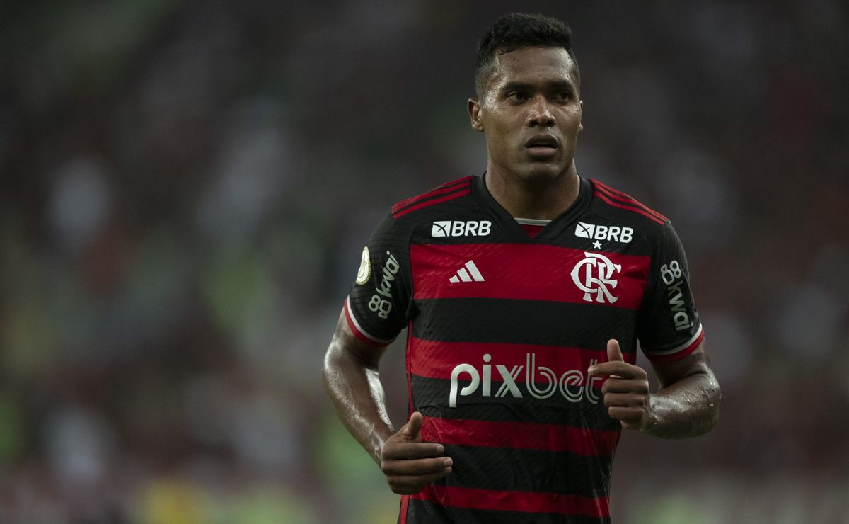Filipe Luís é informado e Flamengo confirma lesão de Alex Sandro após clássico
