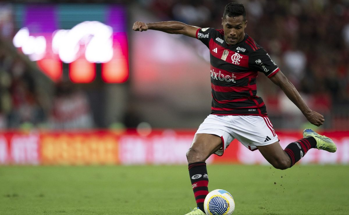 Flamengo terá desfalque nos próximos jogos do Carioca após confirmação de lesão de Alex Sandro
