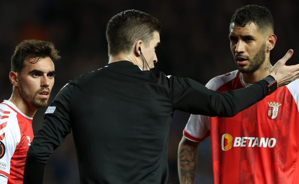 Abel Ferreira aprova e Palmeiras estuda contratação de zagueiro Vítor Tormena, do Krasnodar