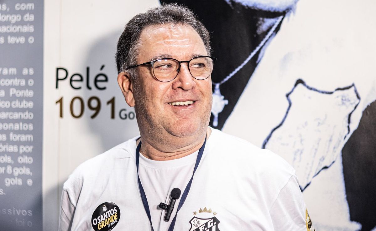 Após Rollheiser, Marcelo Teixeira segue no mercado em busca de volantes para Pedro Caixinha