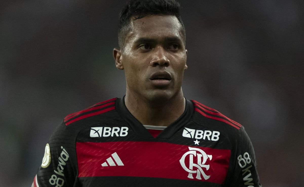 Alex Sandro tem data confirmada para voltar ao Flamengo