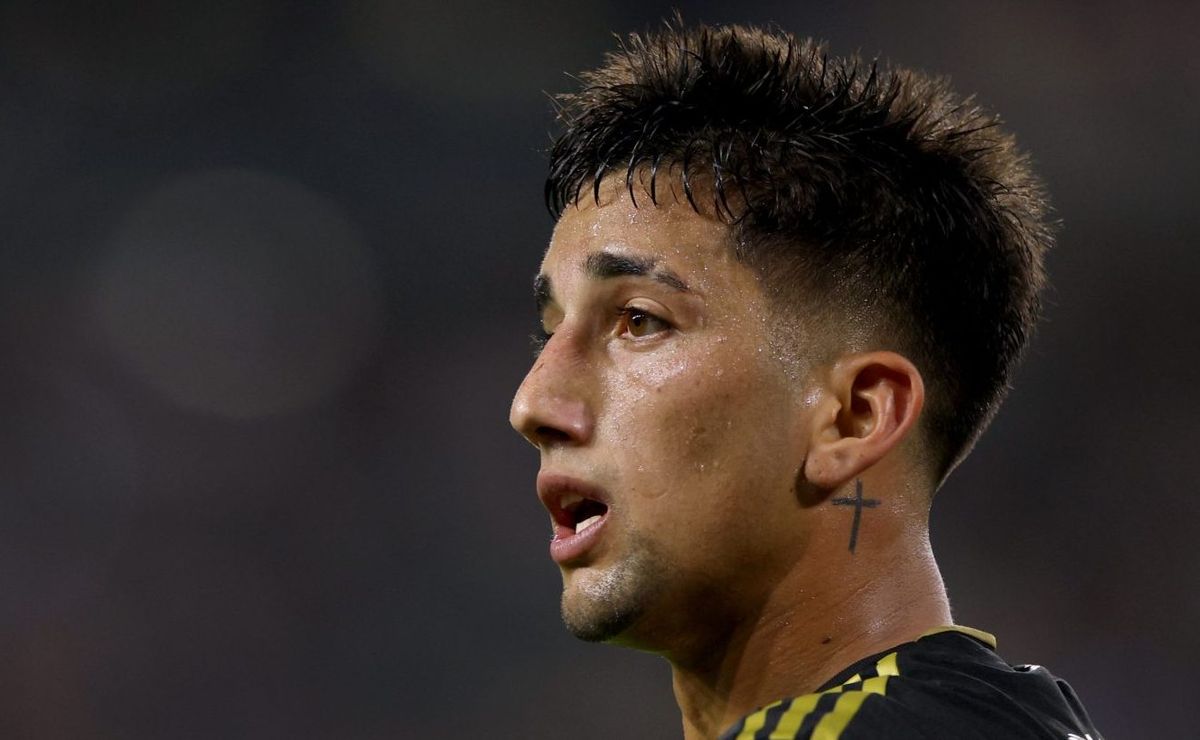 Cristian Olivera faz força para assinar com Grêmio e Los Angeles aceita diminuir pedida