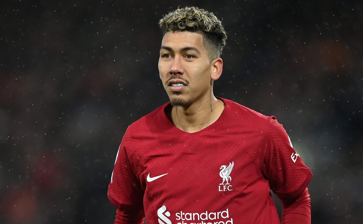 Internacional deve contratar Roberto Firmino para jogar ao lado de Borré, diz torcida