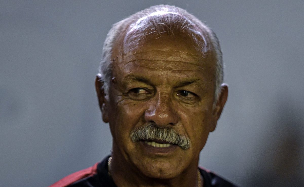 Maestro Júnior elogia titular de Filipe Luís e projeta Wesley na Seleção Brasileira: “Tá no caminho”