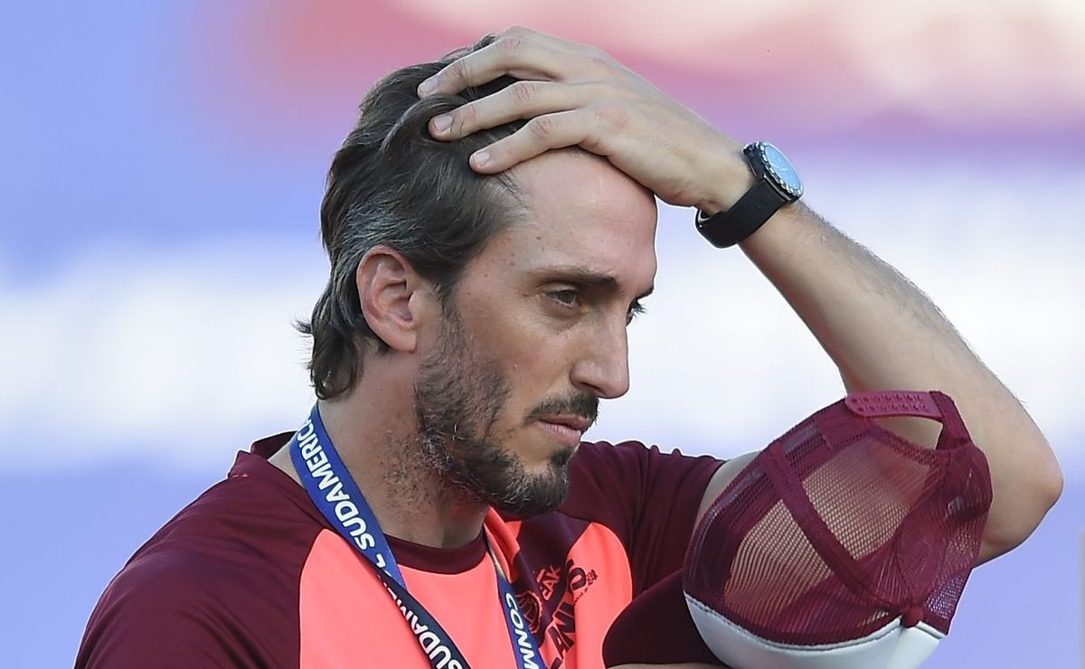 Torcida do São Paulo aponta Zubeldía como culpado por desempenho abaixo no Estadual