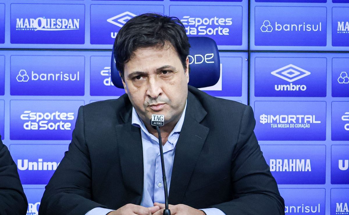 Alberto Guerra corre contra o tempo para fechar contratação de zagueiro para Quinteros até dia 14 de fevereiro