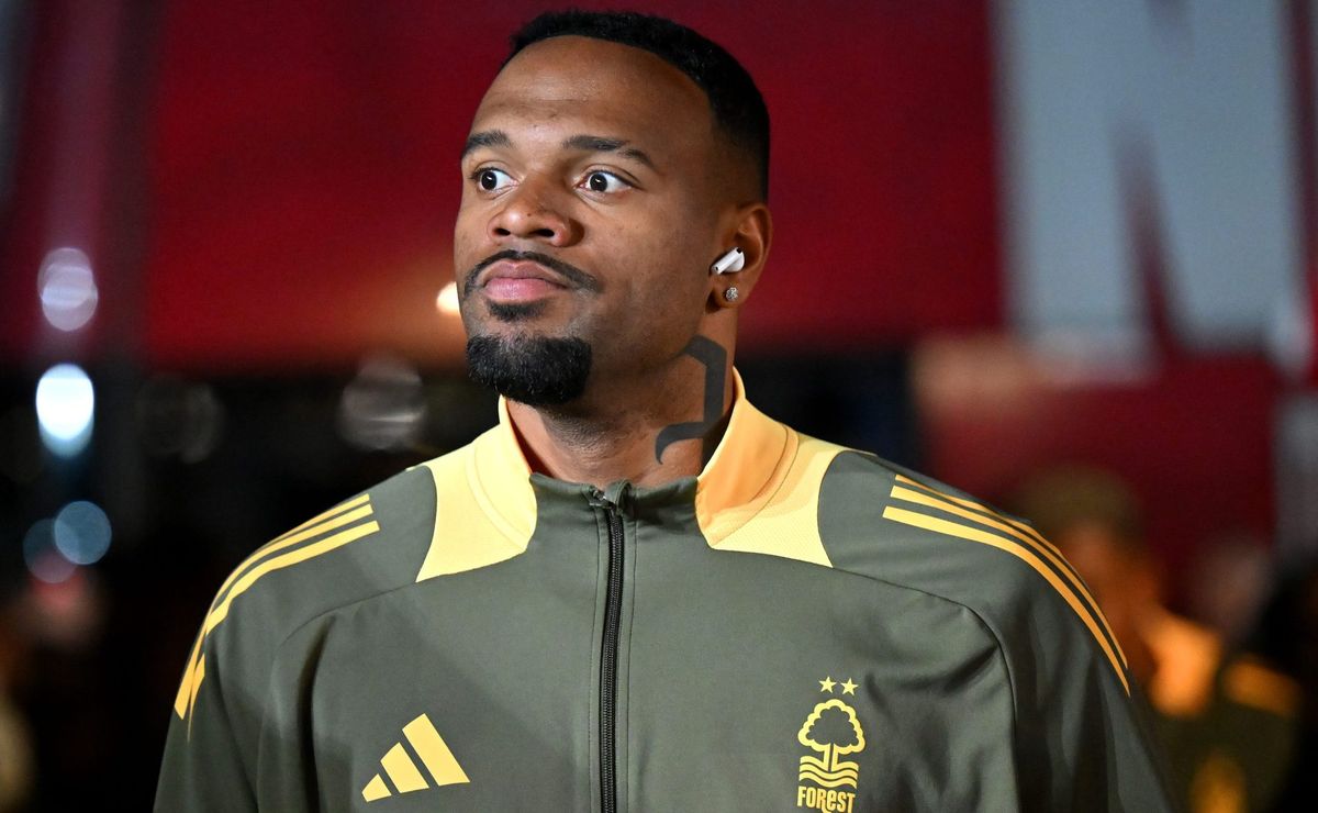 Carlos Miguel é alvo de críticas após falhar em partida do Nottingham Forest