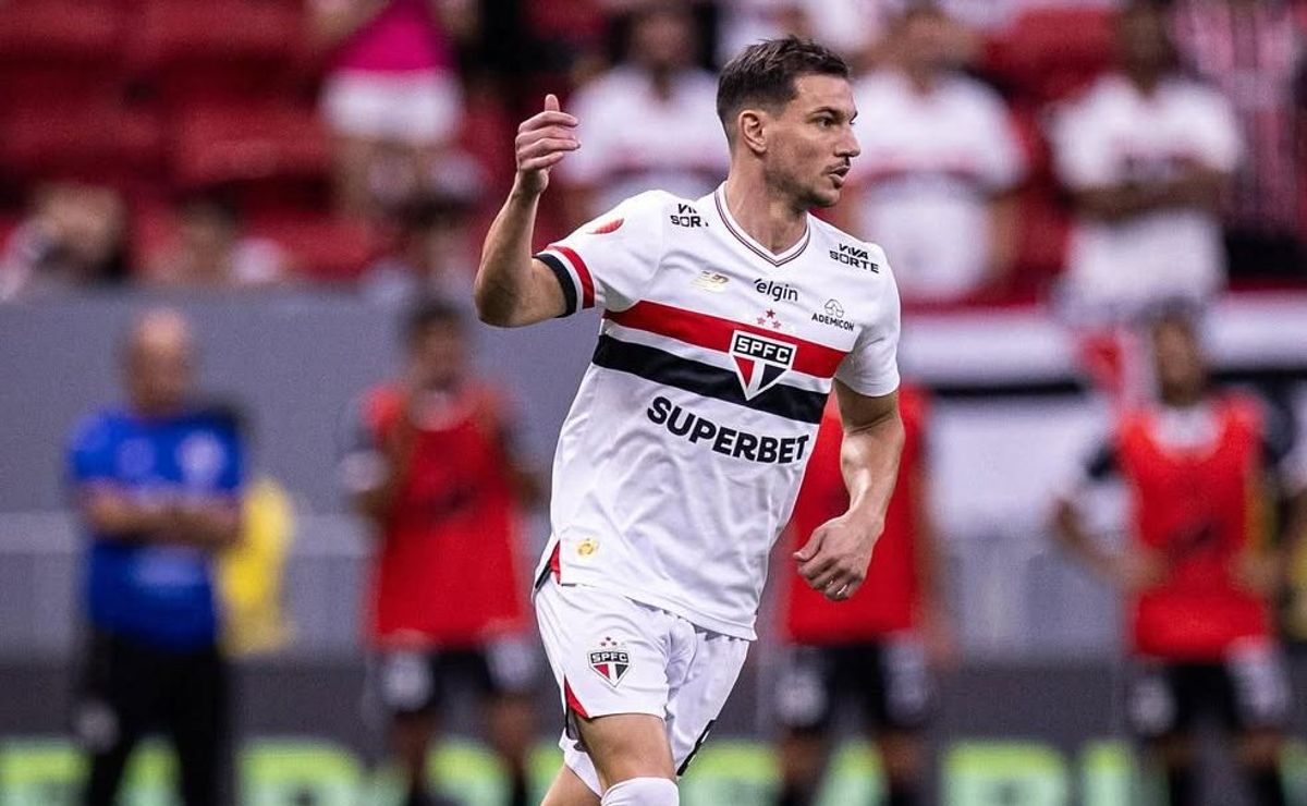 Cédric Soares se destaca durante sua estreia no São Paulo e acumula bons números