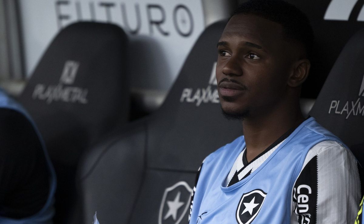 Jeffinho aumenta ritmo no Botafogo e avança na transição para o campo