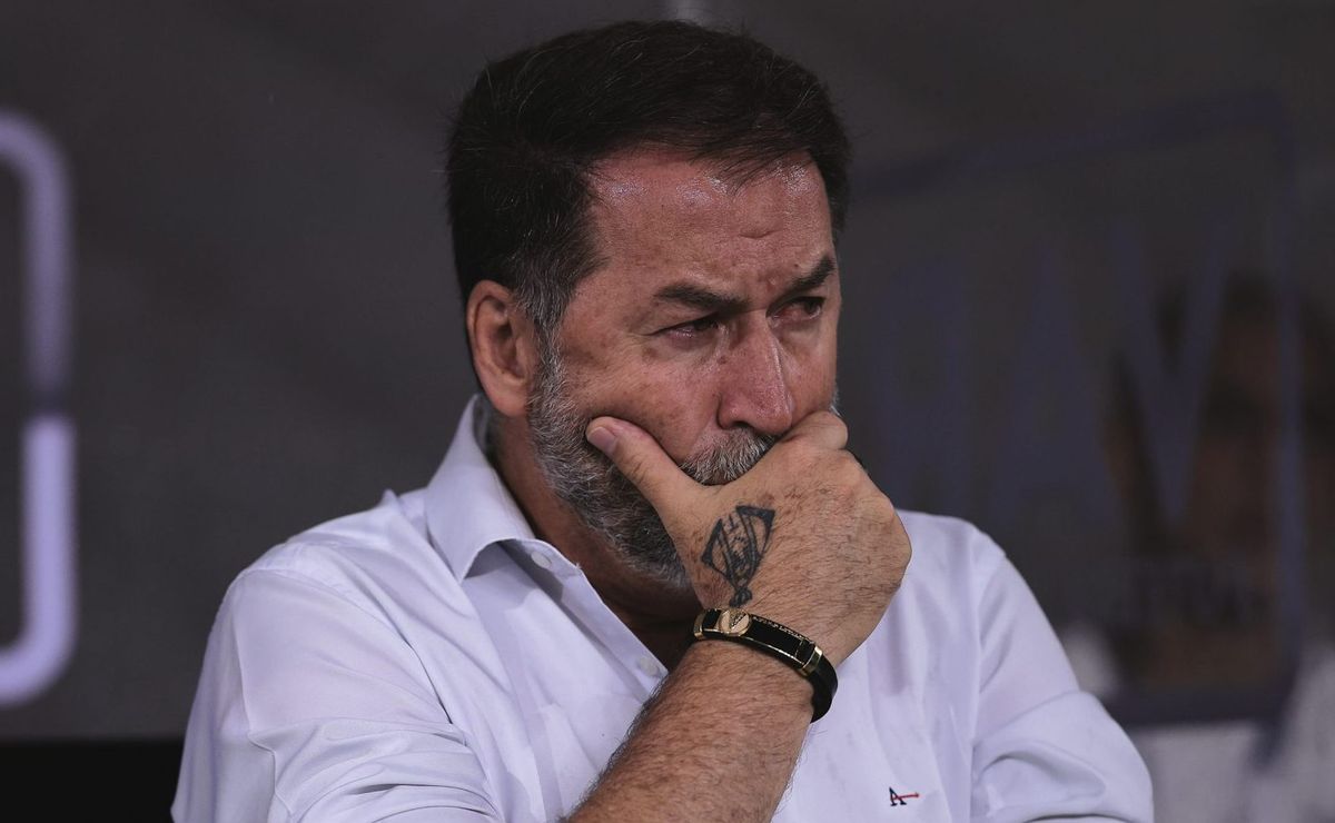 Augusto Melo é informado no Corinthians sobre suspensão de dívida de R$ 43,2 milhões