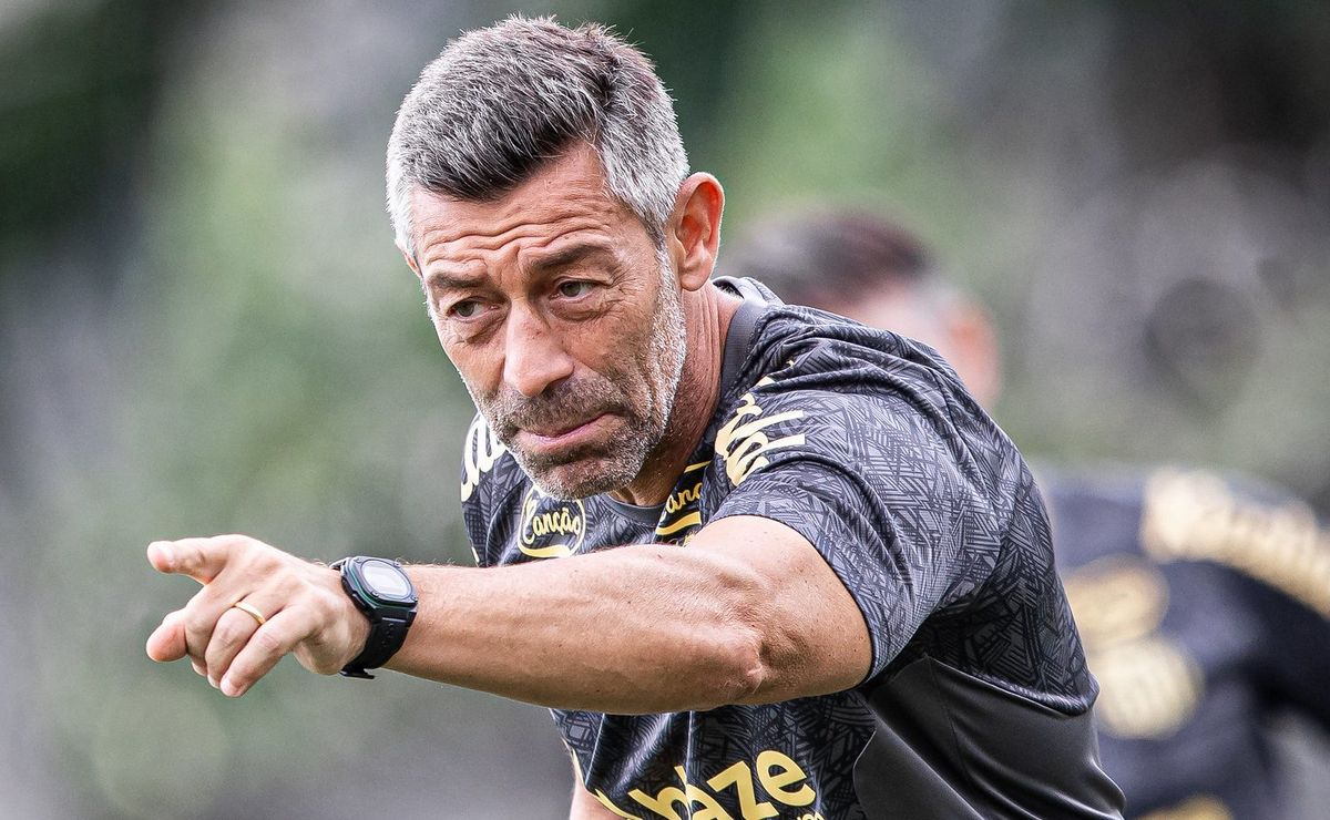 Julio Furch é colocado para treinar separado no Santos e se incomoda com Pedro Caixinha