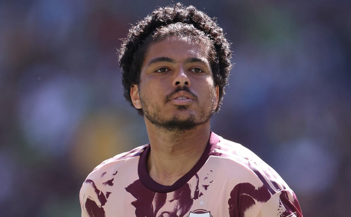 Evander recebe proposta, escolhe onde vai jogar em 2025 e não será reforço do Flamengo de Filipe Luís