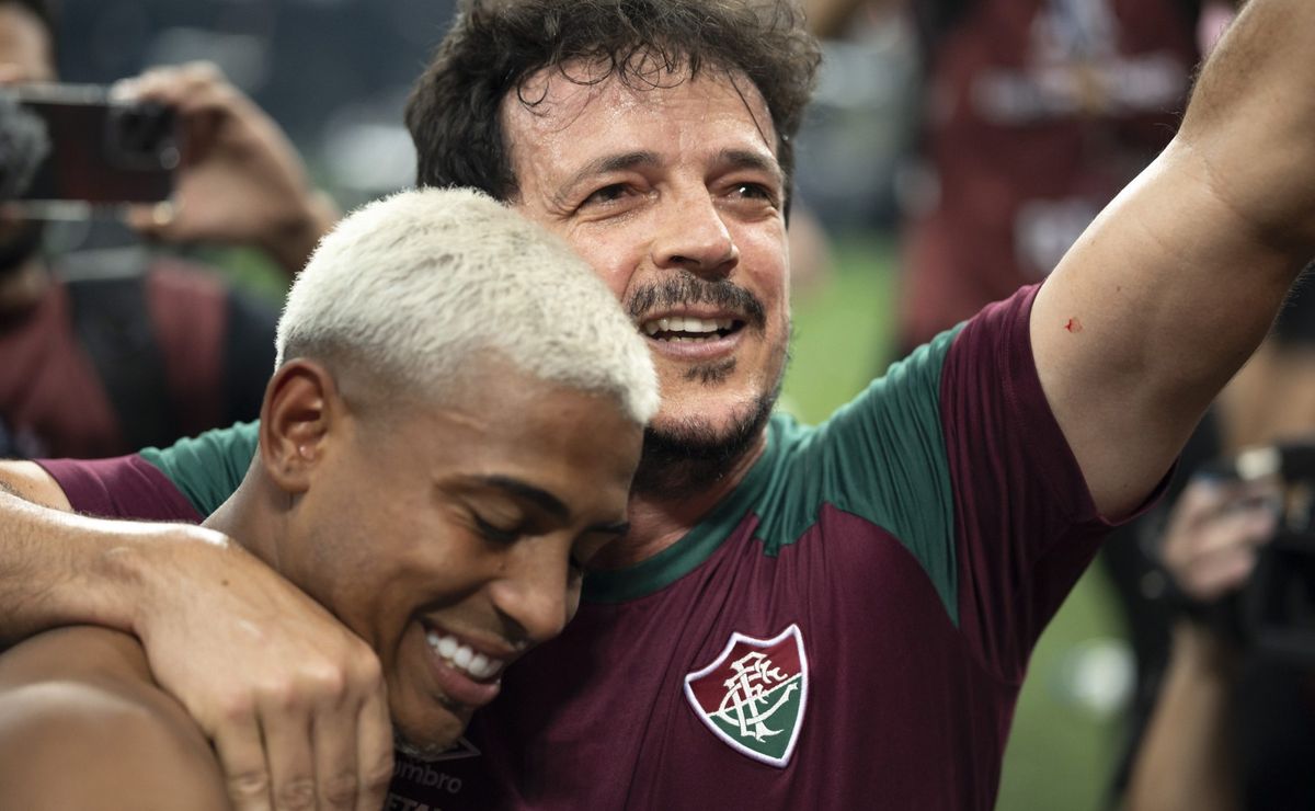 Fernando Diniz revela bastidores com John Kennedy no Fluminense