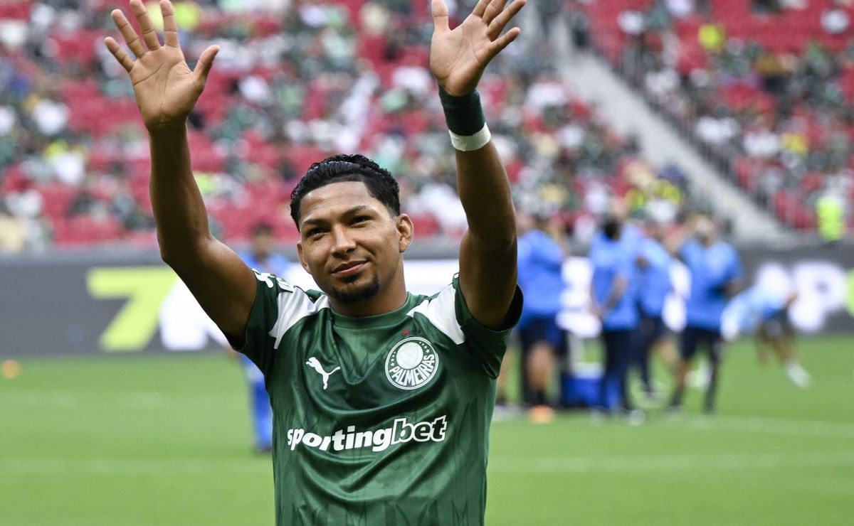 Rony trocou o Fluminense pelo Atlético-MG, com um salário 100 mil inferior