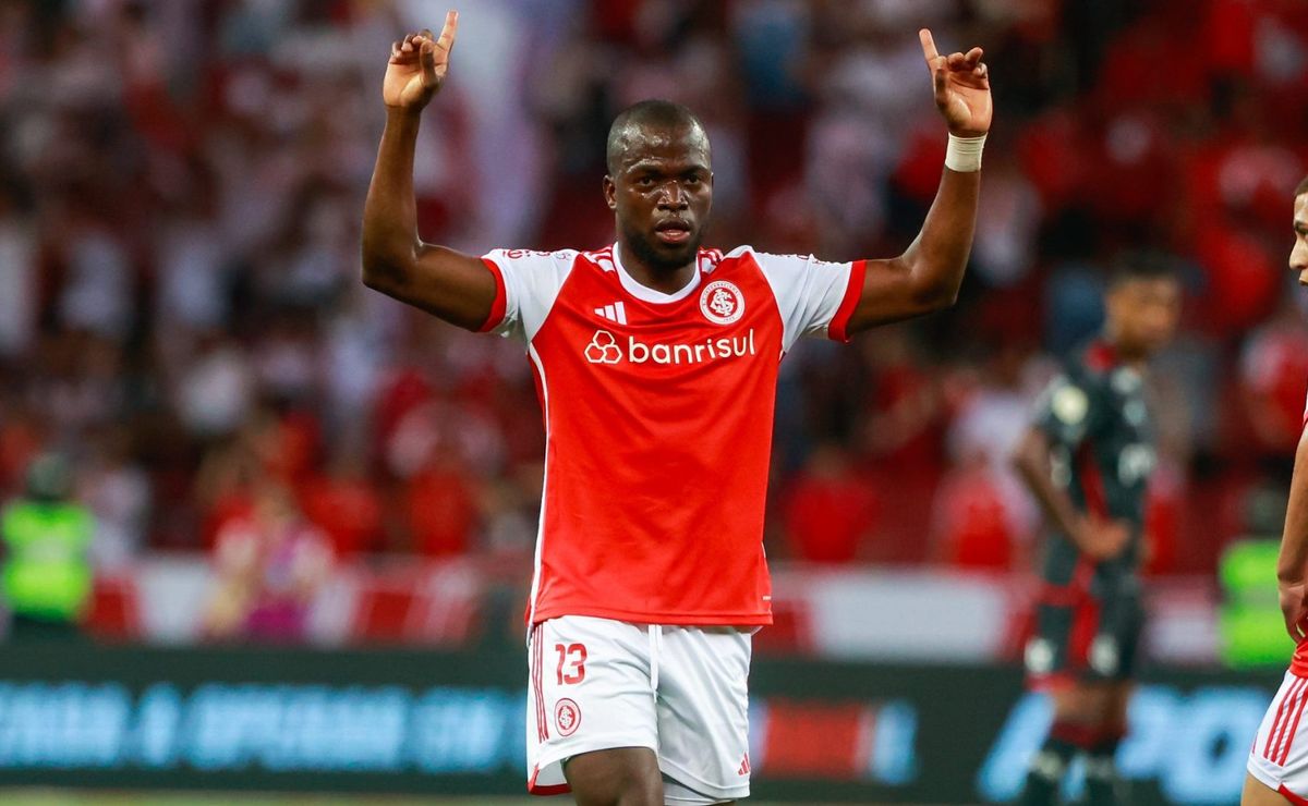 Enner Valencia entra, muda o jogo e leva torcedores do Internacional à loucura