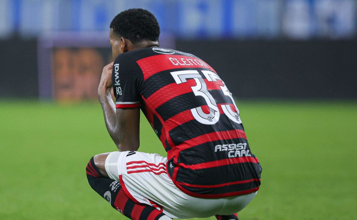 Zagueiro Cleiton deve receber punição pesada após soco no Alexsander Barboza em Flamengo x Botafogo